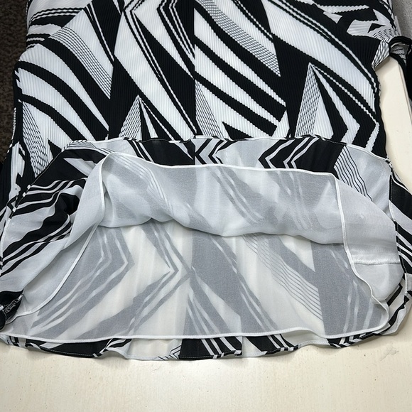 Chico's Fabulous Stripe Pleated Cold-Shoulder Top Size 3 - Picture 8 of 14